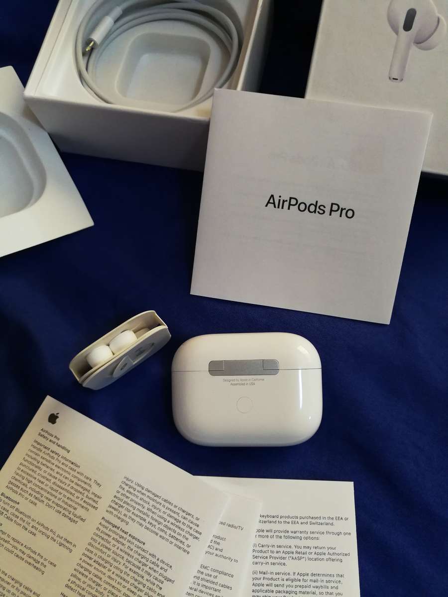 APPLE AirPods Pro 2nd Gen with MagSafe Case (USB-C)- Boxed item