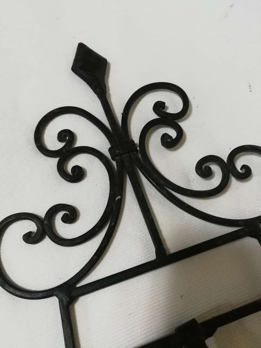 Black Cast Iron Decorative Picture Frame Easel/ Recipe Book Diamond Scroll Curve Design- Vintage