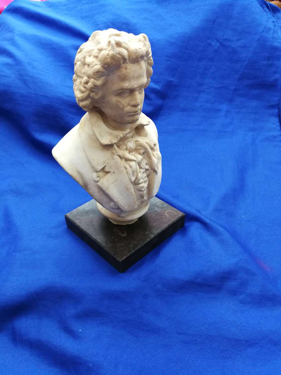 BEETHOVEN SCULPTURE Plaster Bust - Vintage R 23 cm Ludwig van Beethoven German composer and pian
