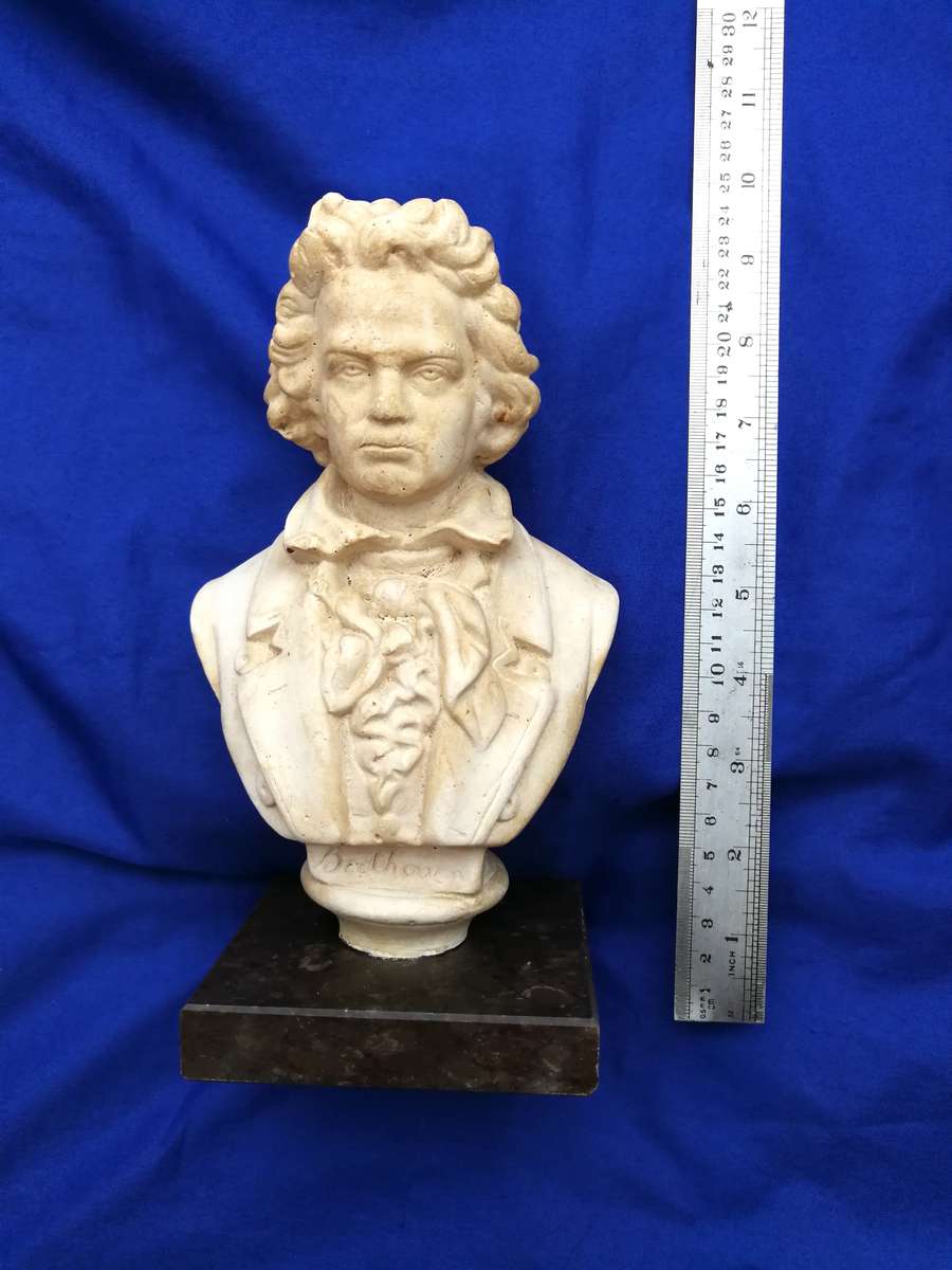 BEETHOVEN SCULPTURE Plaster Bust - Vintage R 23 cm Ludwig van Beethoven German composer and pian