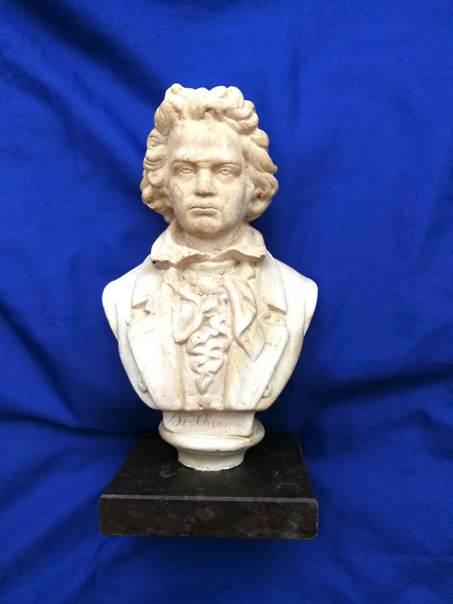 BEETHOVEN SCULPTURE Plaster Bust - Vintage R 23 cm Ludwig van Beethoven German composer and pian