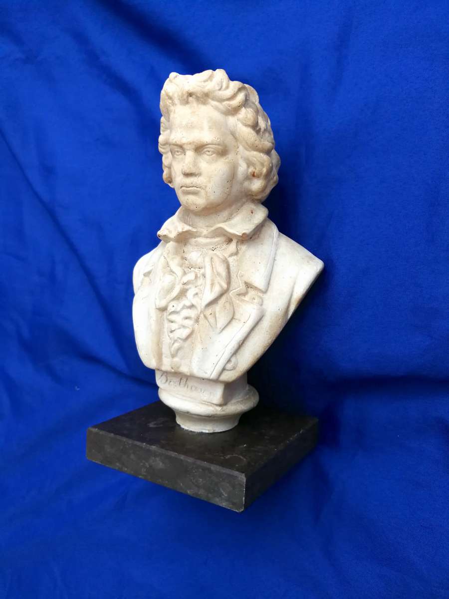 BEETHOVEN SCULPTURE Plaster Bust - Vintage R 23 cm Ludwig van Beethoven German composer and pian