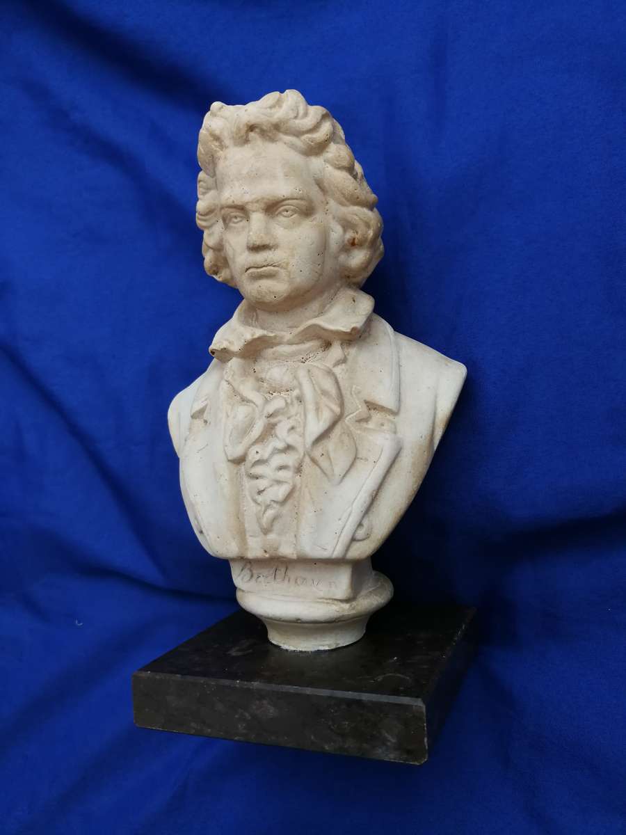 BEETHOVEN SCULPTURE Plaster Bust - Vintage R 23 cm Ludwig van Beethoven German composer and pian