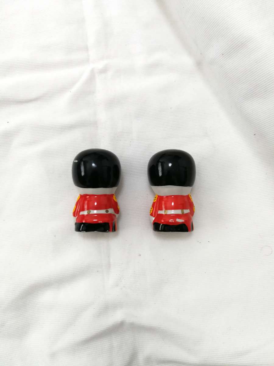 British Soldiers Guards Salt and Pepper Shakers Souvenir Cute Doll Red & Black- Vintage