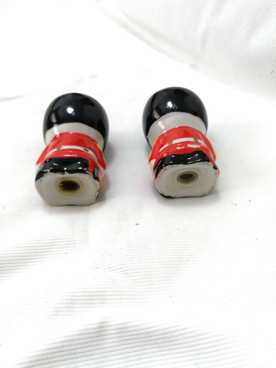 British Soldiers Guards Salt and Pepper Shakers Souvenir Cute Doll Red & Black- Vintage