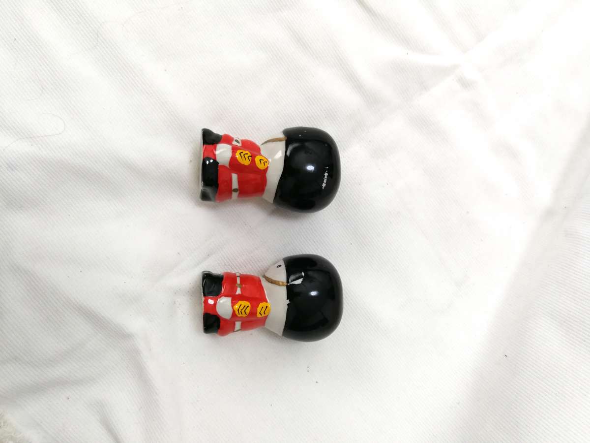 British Soldiers Guards Salt and Pepper Shakers Souvenir Cute Doll Red & Black- Vintage