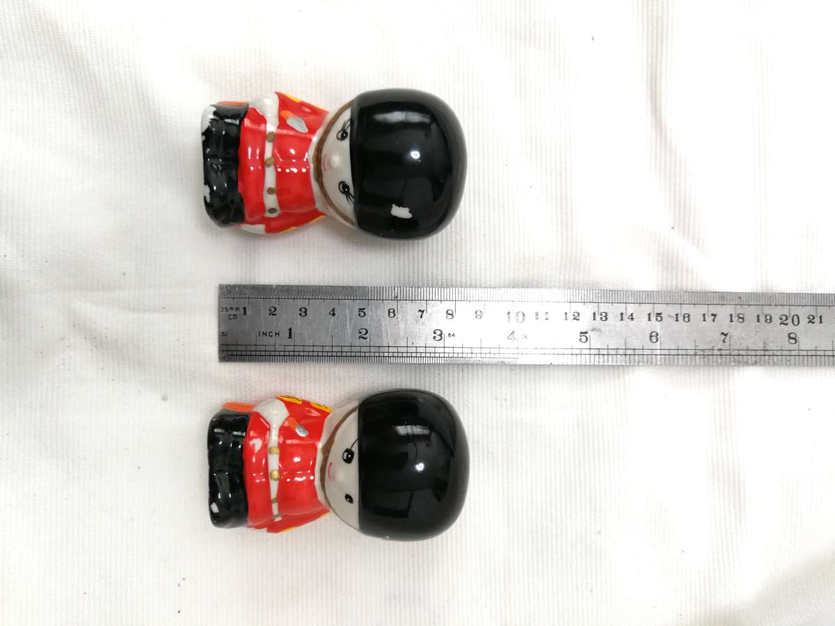 British Soldiers Guards Salt and Pepper Shakers Souvenir Cute Doll Red & Black- Vintage