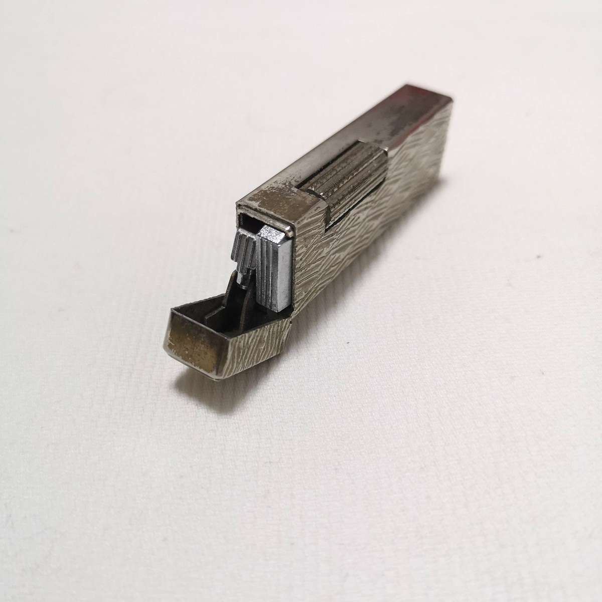 Vintage WIN Silver Tone Textured Metal Cigarette Cigar Lighter 2.5" *UNTESTED*