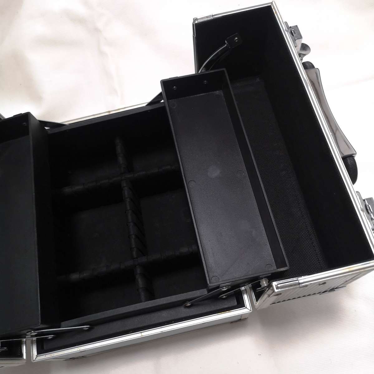 Aluminum Makeup Storage Box for Girls Makeup Artist- Cantilever- Vintage