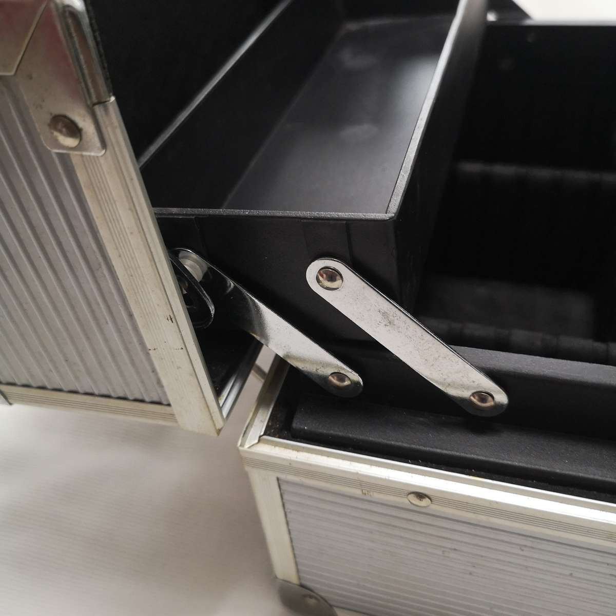 Aluminum Makeup Storage Box for Girls Makeup Artist- Cantilever- Vintage