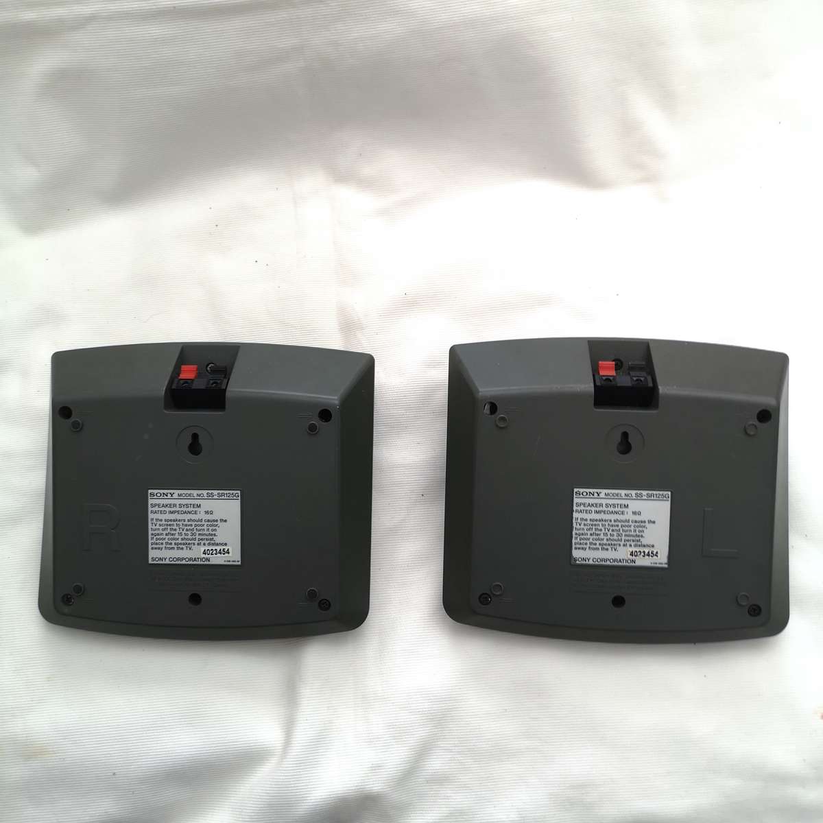 Sony SS- SR125G Speaker set. Vintage