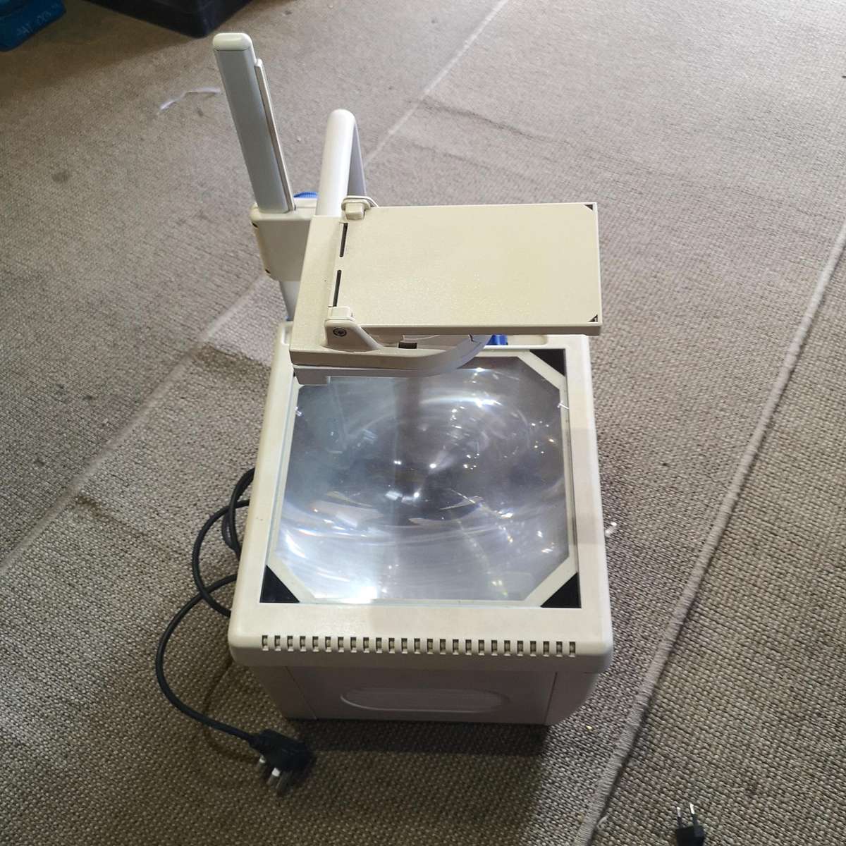 Overhead Transparency Projector (OHP)