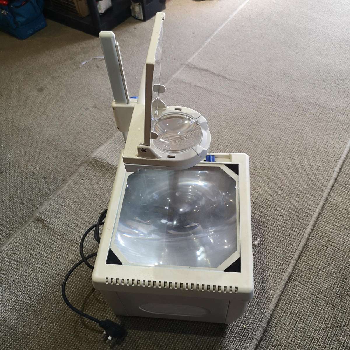 Overhead Transparency Projector (OHP)