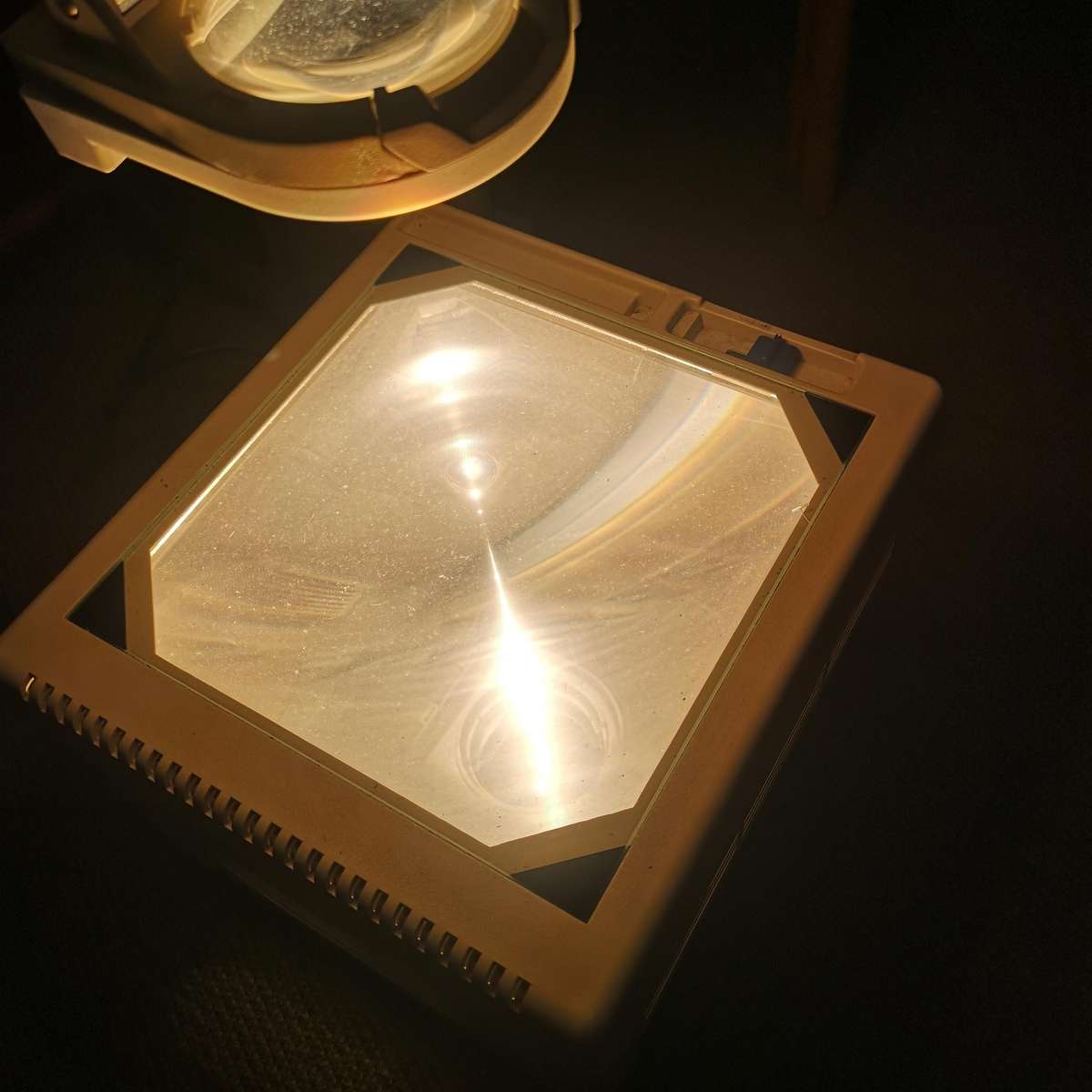 Overhead Transparency Projector (OHP)