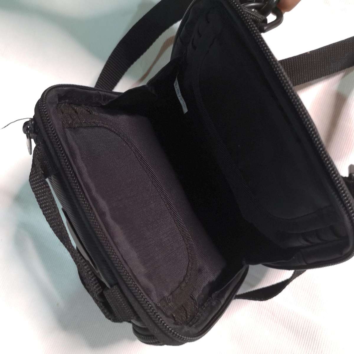 CASE LOGIC Nylon Multi Compartment CD Player Case with CD Storage