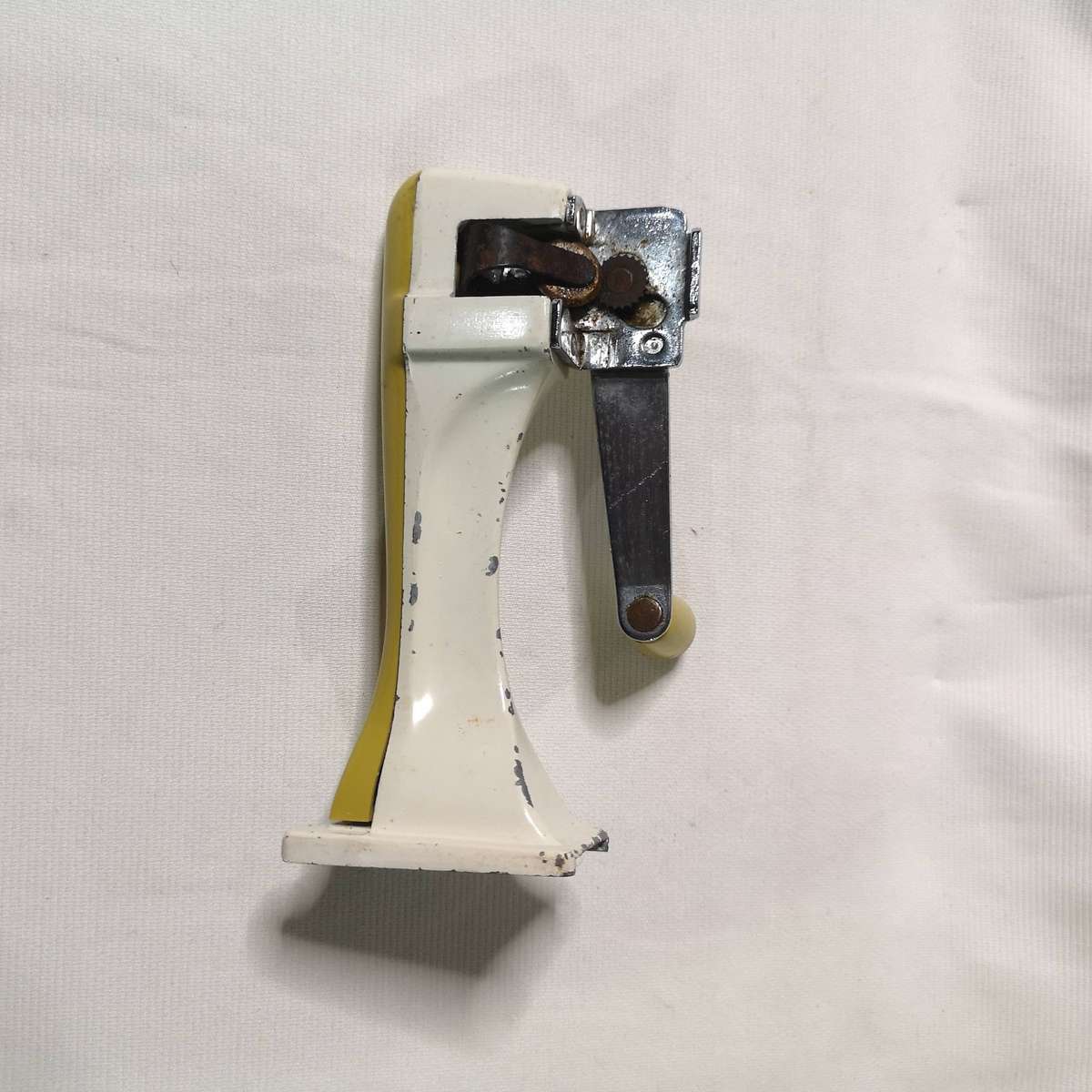 1950s Vaughan Flex Roll Champion Gold Hand Crank Can Opener