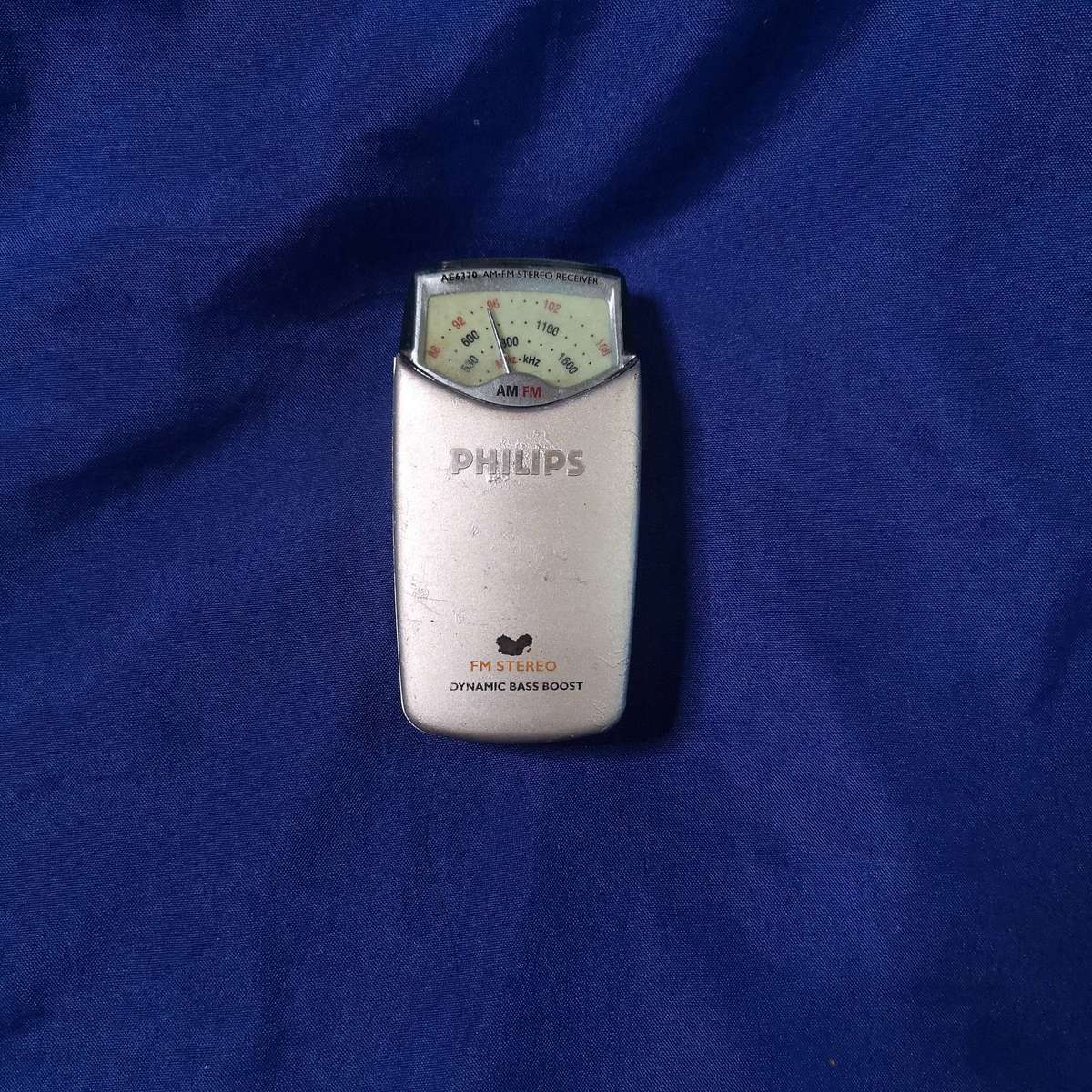 Rare vintage Philips AE6370 mini pocket analogue AM/FM stereo radio, working