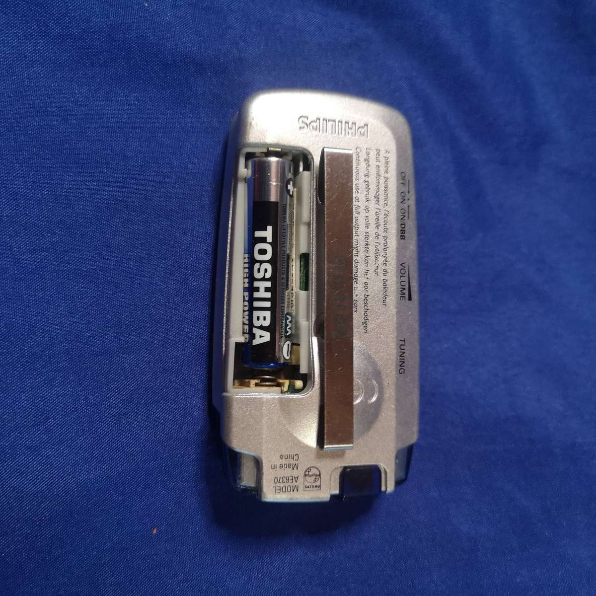 Rare vintage Philips AE6370 mini pocket analogue AM/FM stereo radio, working