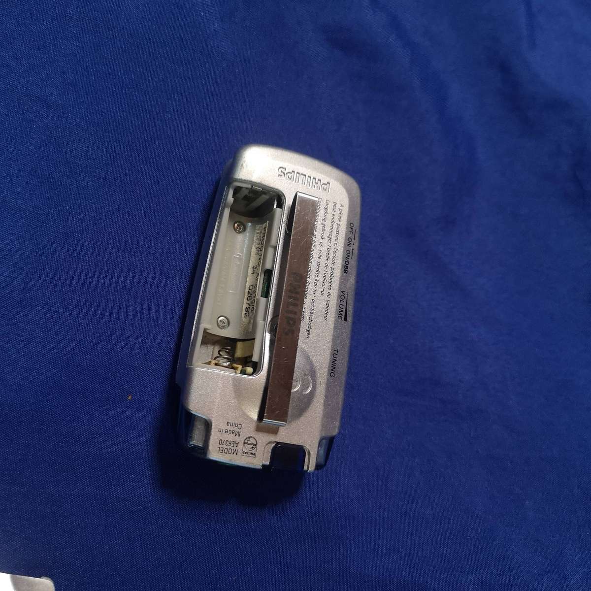 Rare vintage Philips AE6370 mini pocket analogue AM/FM stereo radio, working