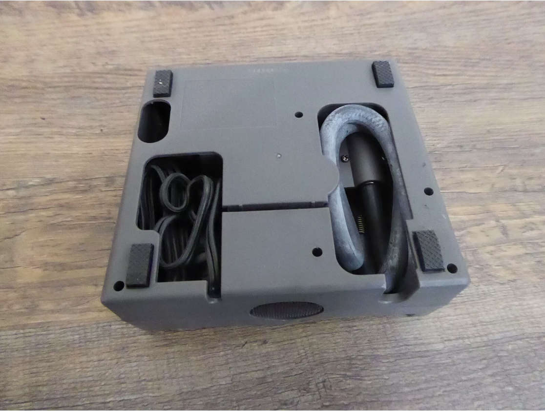 VW AUDI EMERGENCY TIRE WHEEL AIR COMPRESSOR PUMP. Original part number 8D0 012 615B