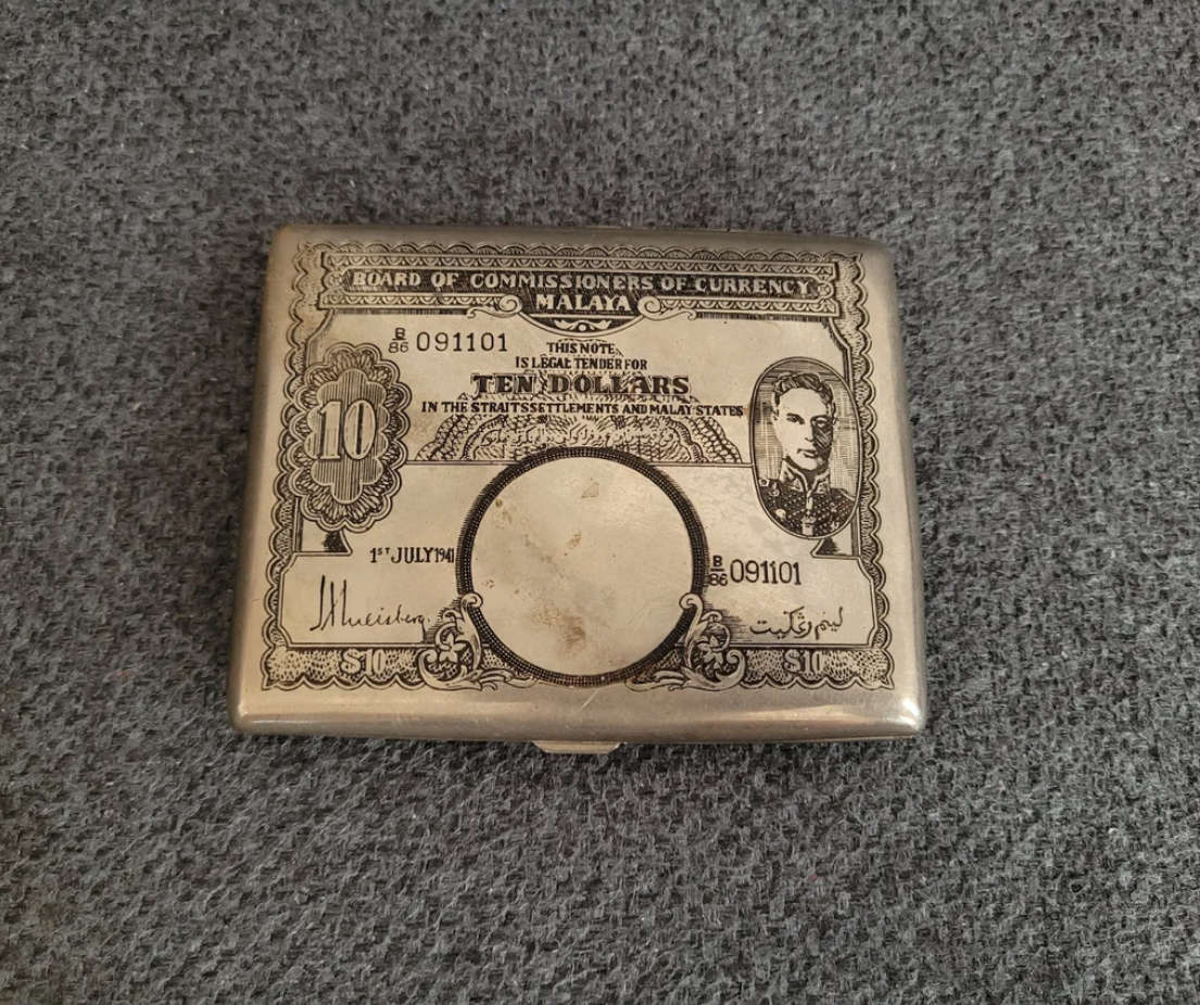 Vintage cigarette case 10 dollars MALAYA with an engraving of King George VI