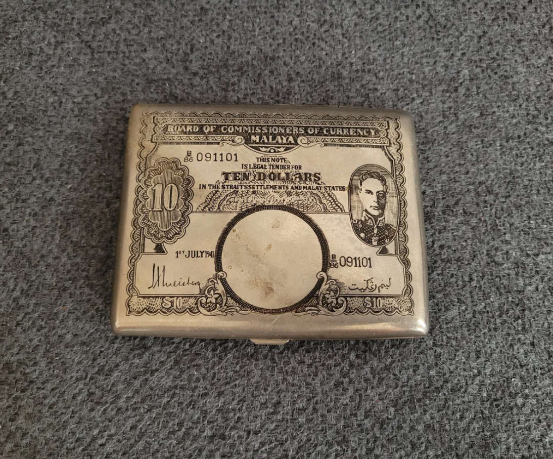 Vintage cigarette case 10 dollars MALAYA with an engraving of King George VI