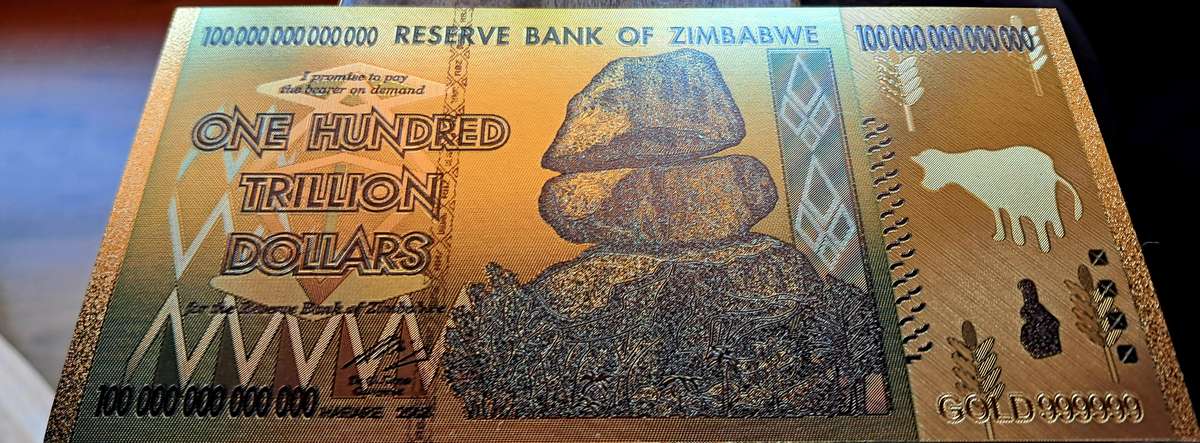 ZIMBABWE 100 TRILLION DOLLARS NOVELTY NOTE -  GOLD FOIL PLASTIC PLATED - BEAUTIFUL GIFT