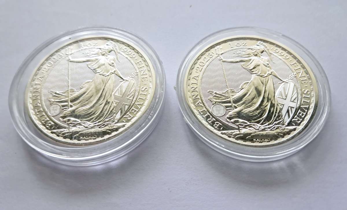 1 OZ  SILVER COIN - 2023 BRITTANIA in capsule with King Charles - bid per coin (2 AVAILABLE)