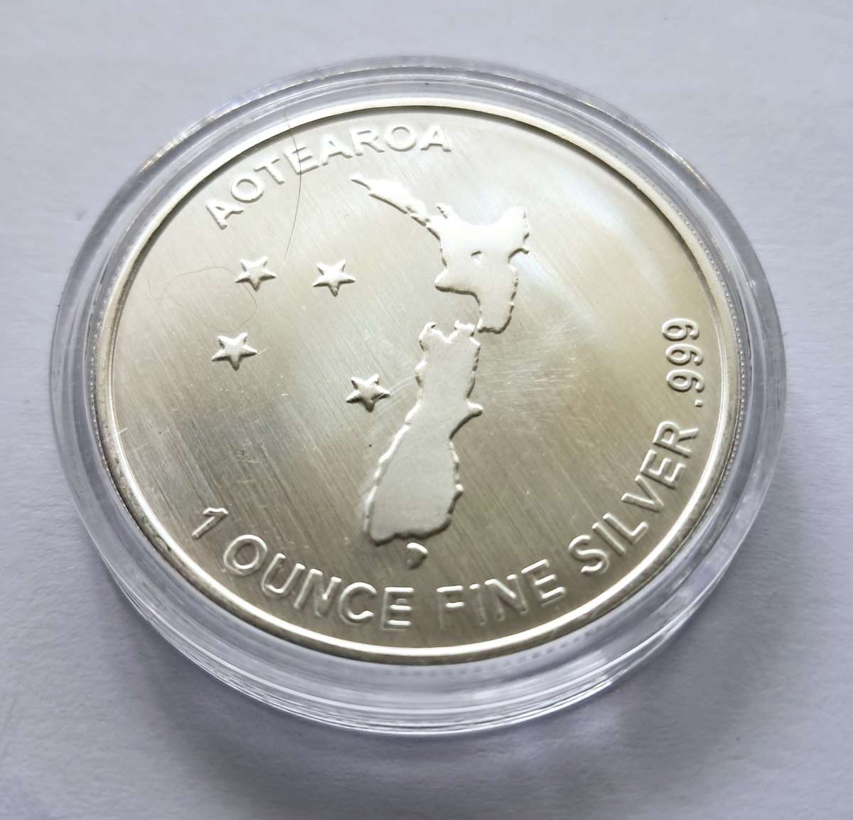 1 OZ  SILVER COIN - NEW ZEALAND SILVER FERN Silver Coin IN CAPSULE