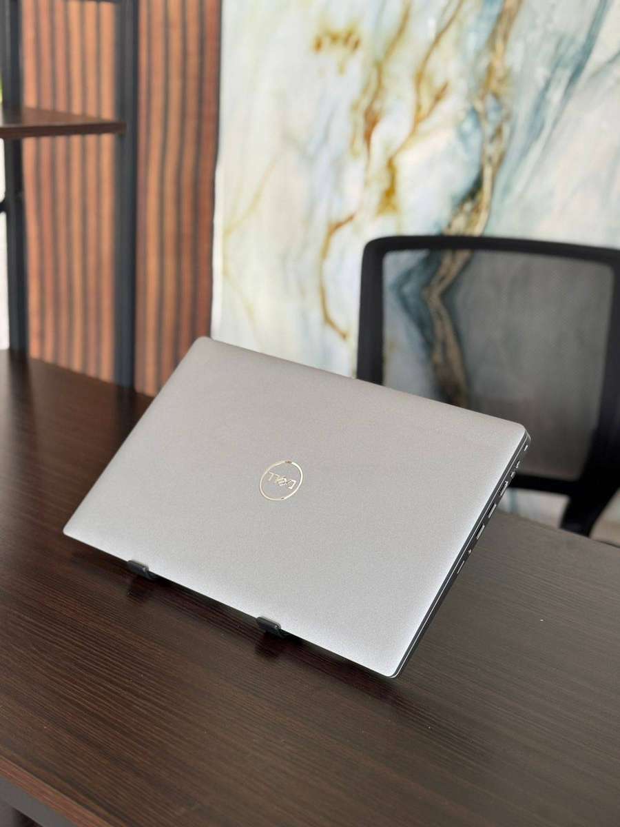 Dell Latitude 5520  11th Gen Intel Core i5-1145G7 processor with intel Xe Graphics