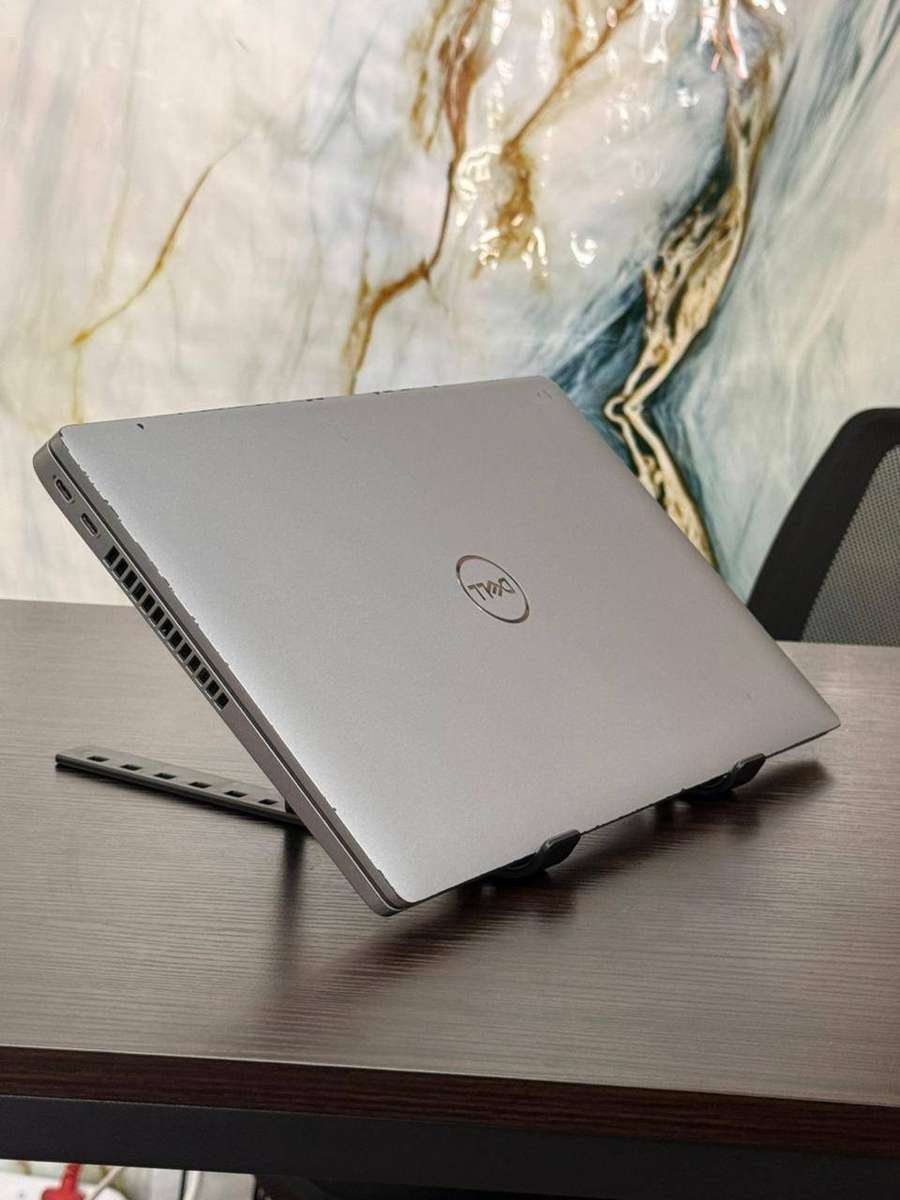 Dell Latitude 5430  12th Gen Intel Core i5-1245U processor, with Intel Xe Iris Graphics