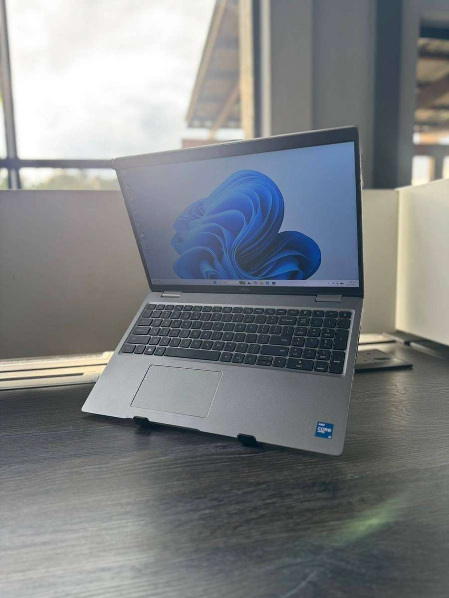 Dell Latitude 5520  11th Gen Intel Core i5-1145G7 processor with Intel Iris Xe Graphics