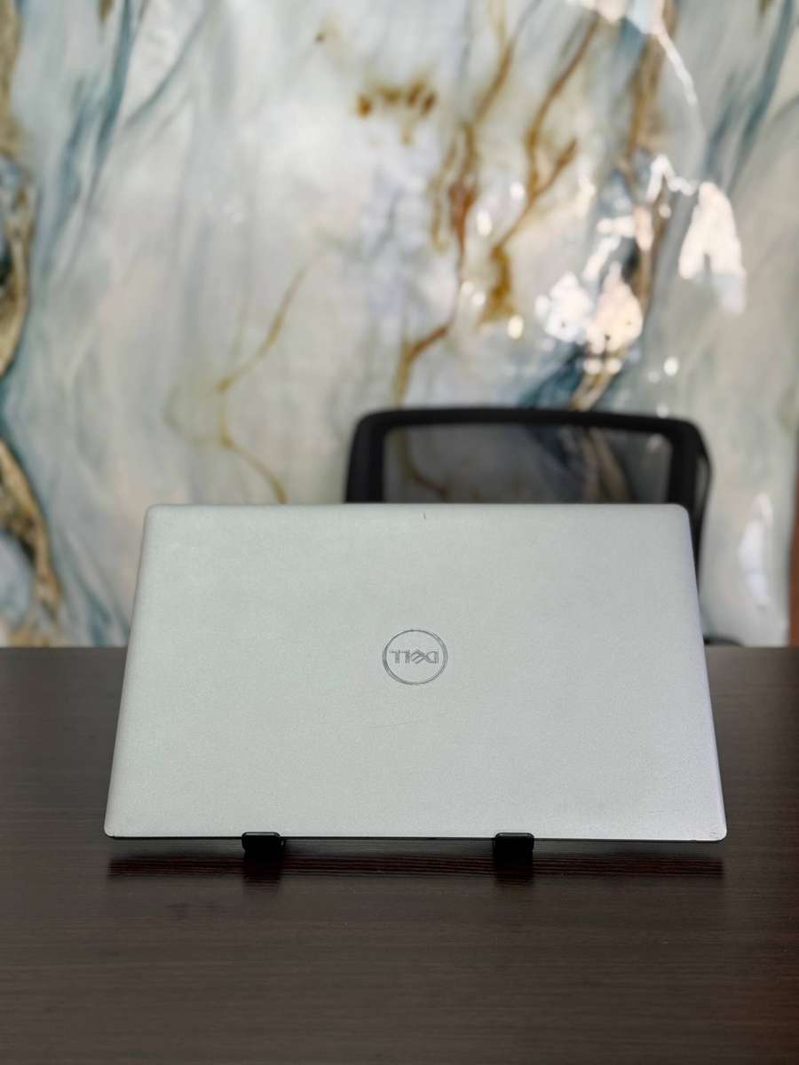 Dell Latitude 5520  11th Gen Intel Core i5-1145G7 processor with intel Xe Graphics