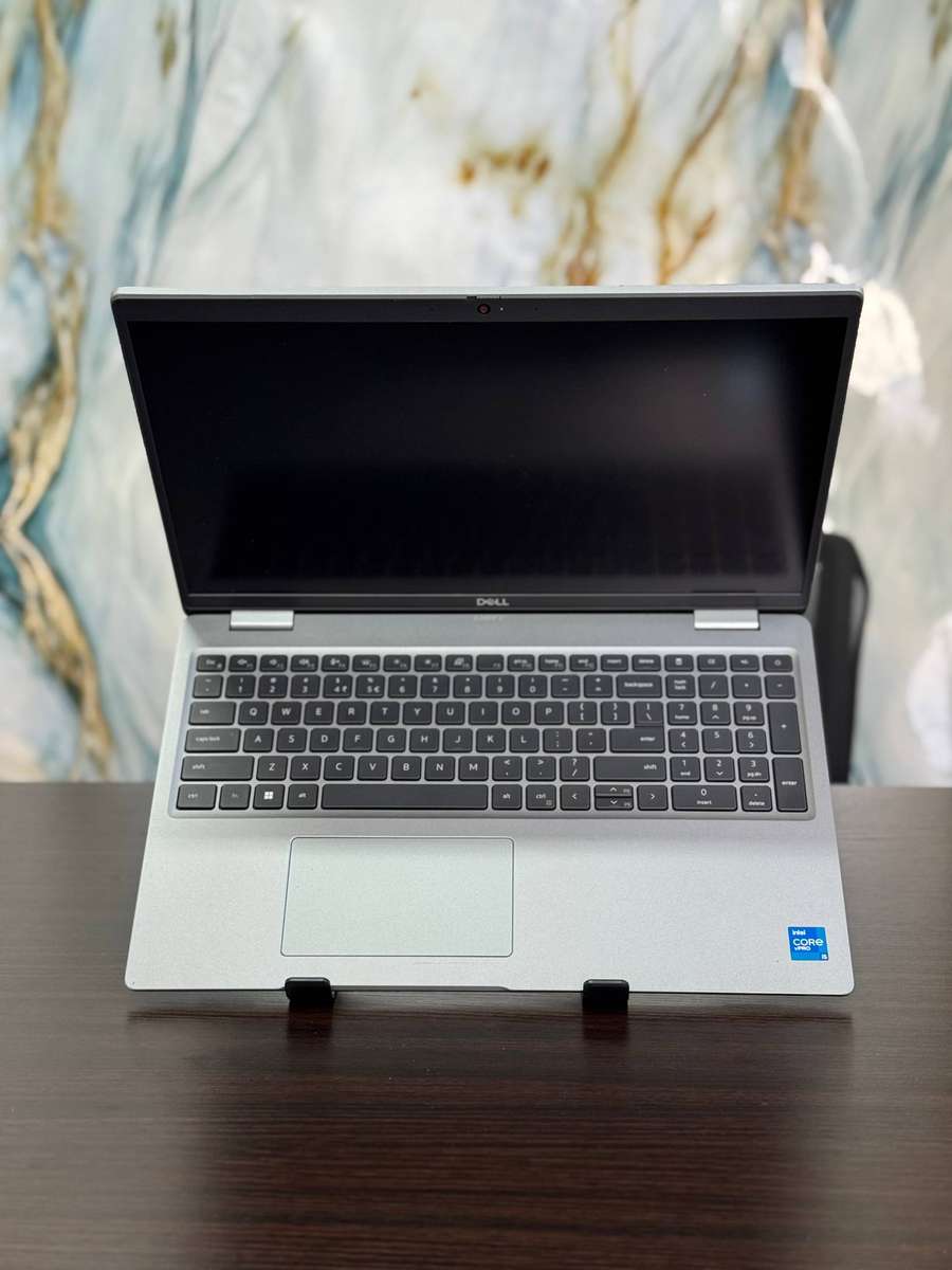 Dell Latitude 5520  11th Gen Intel Core i5-1145G7 processor with intel Xe Graphics
