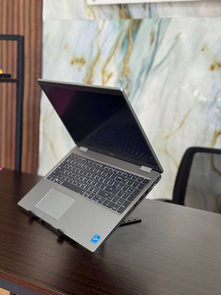 Dell Latitude 5520  11th Gen Intel Core i5-1145G7 processor with intel Xe Graphics