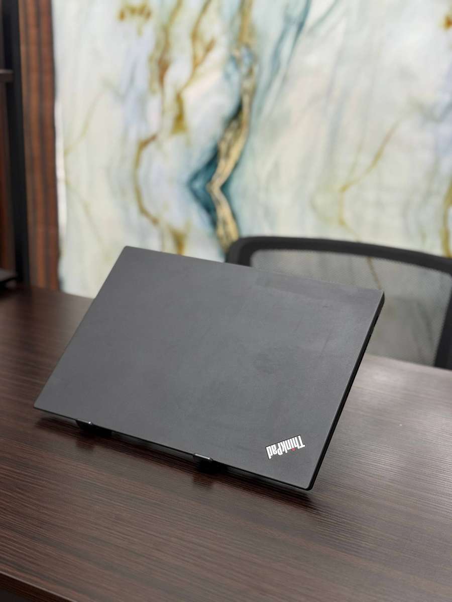 Lenovo ThinkPad T14  11th Gen Intel Core i5-1145G7 processor, with Intel Iris Xe Graphics