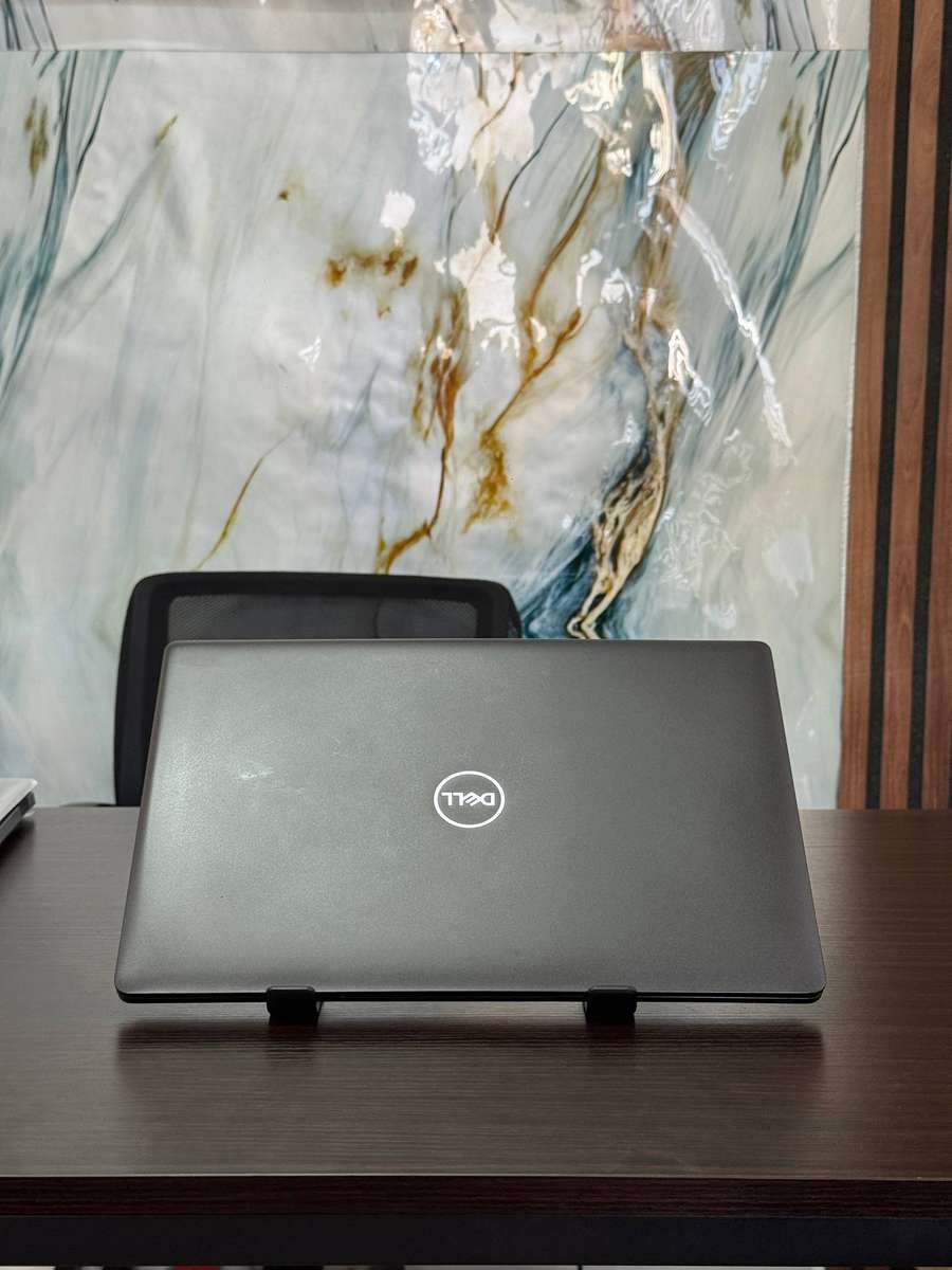 Dell Latitude 5400  8th Generation Intel Core i7vPro-8665U processor, with Intel UHD graphics