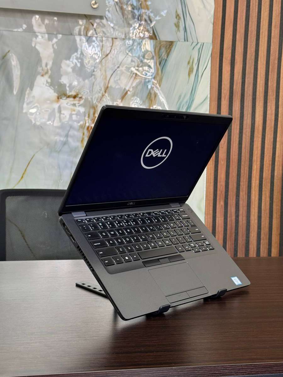 Dell Latitude 5400  8th Generation Intel Core i7vPro-8665U processor, with Intel UHD graphics