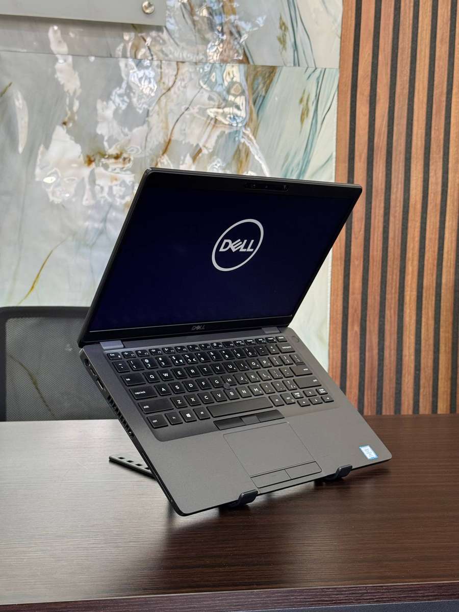 Dell Latitude 5400  8th Generation Intel Core i7vPro-8665U processor, with Intel UHD graphics