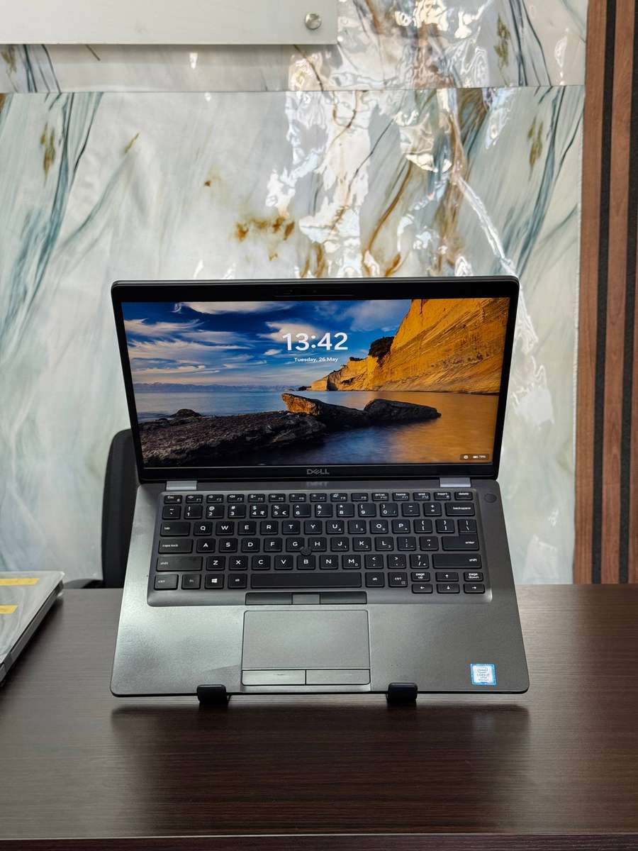 Dell Latitude 5400  8th Generation Intel Core i7vPro-8665U processor, with Intel UHD graphics
