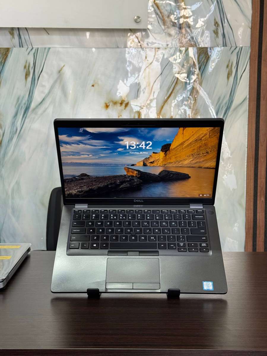 Dell Latitude 5400  8th Generation Intel Core i7vPro-8665U processor, with Intel UHD graphics