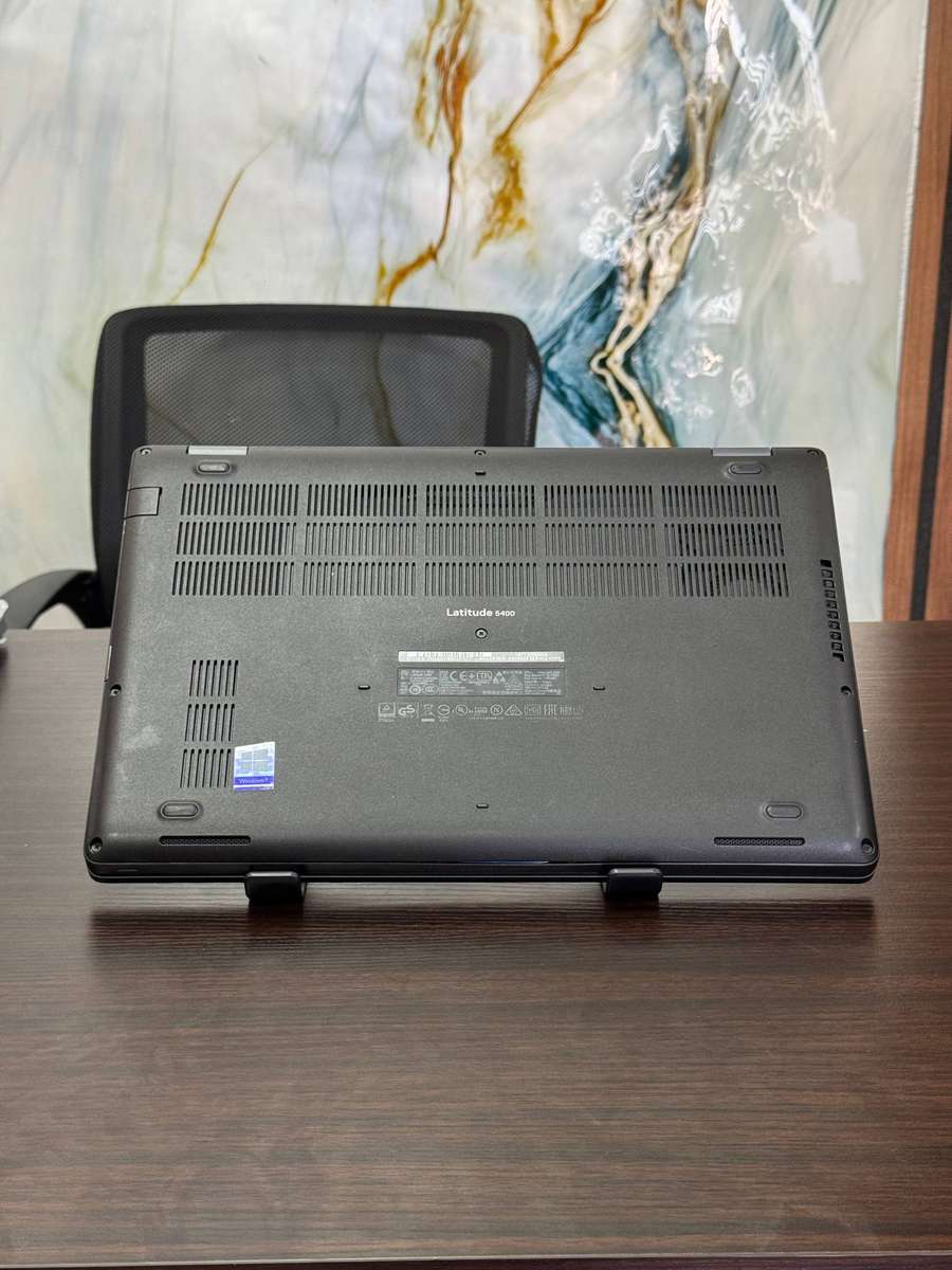 Dell Latitude 5400  8th Generation Intel Core i7vPro-8665U processor, with Intel UHD graphics