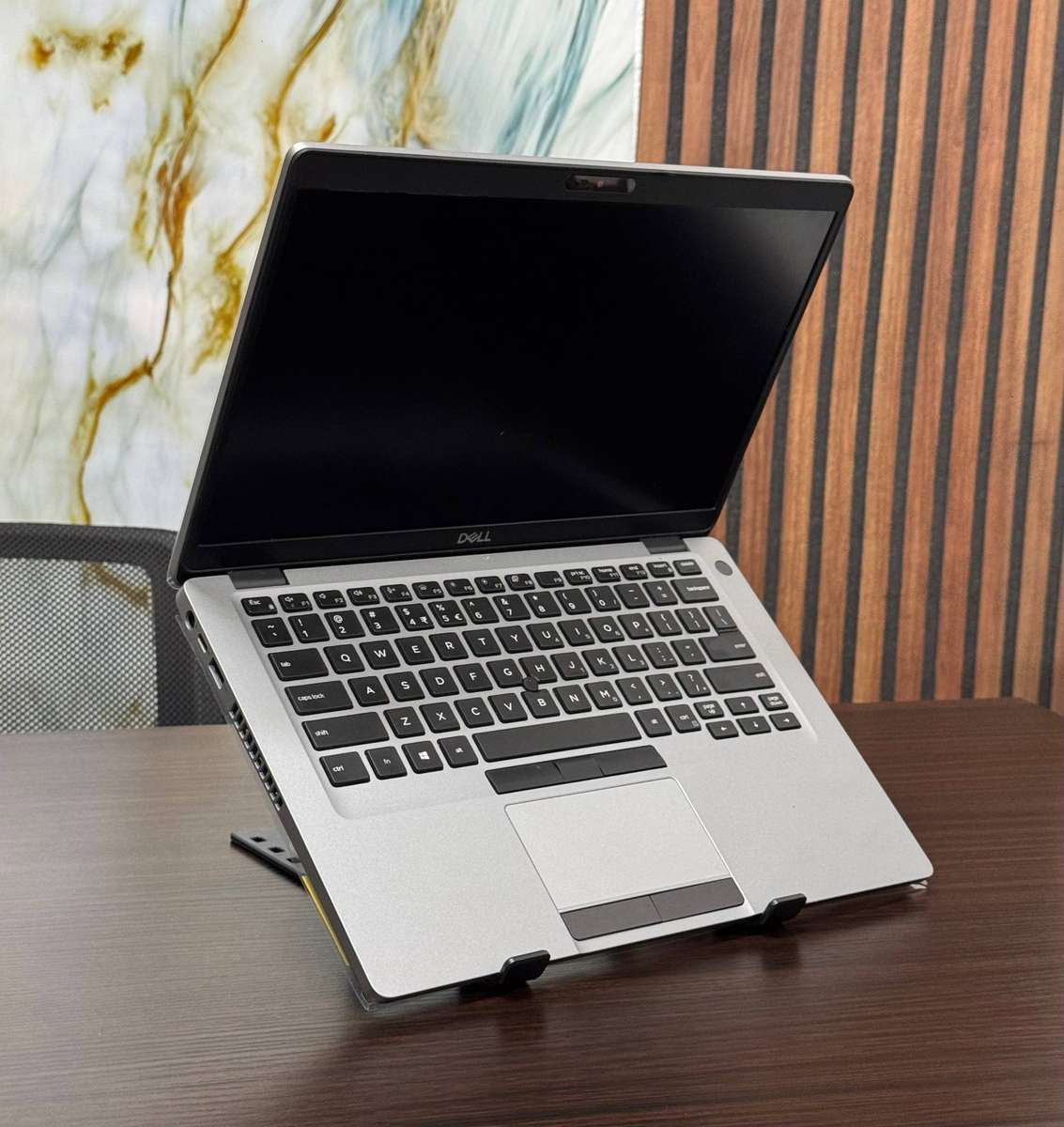Dell Latitude 5400 8th Generation Intel Core i7vPro-8665U processor, with Intel UHD graphics