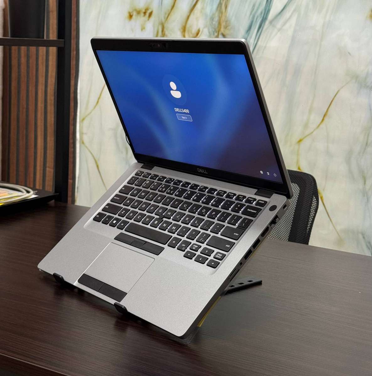 Dell Latitude 5400 8th Generation Intel Core i7vPro-8665U processor, with Intel UHD graphics