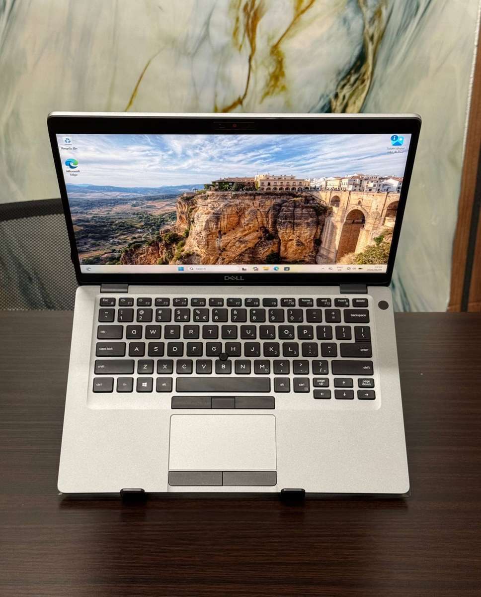 Dell Latitude 5400 8th Generation Intel Core i7vPro-8665U processor, with Intel UHD graphics