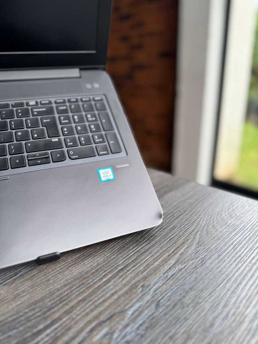 HP ZBook 15 G4 Mobilework station Intel Core i7-7820HQ quad-core processor , With Nvidia Graphics