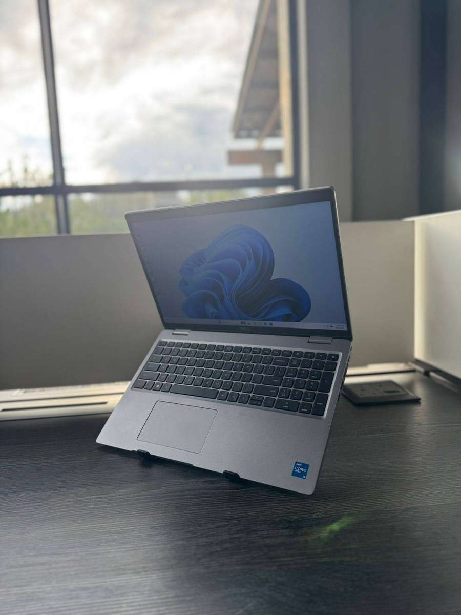 Dell Latitude 5520  11th Gen Intel Core i5-1145G7 processor with Intel Iris Xe Graphics