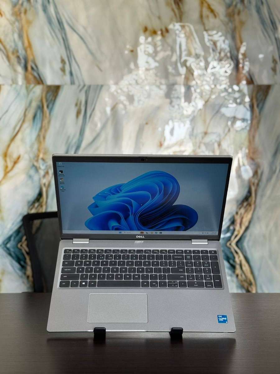 Dell Latitude 5520  11th Gen Intel Core i5-1145G7 processor with intel Xe Graphics