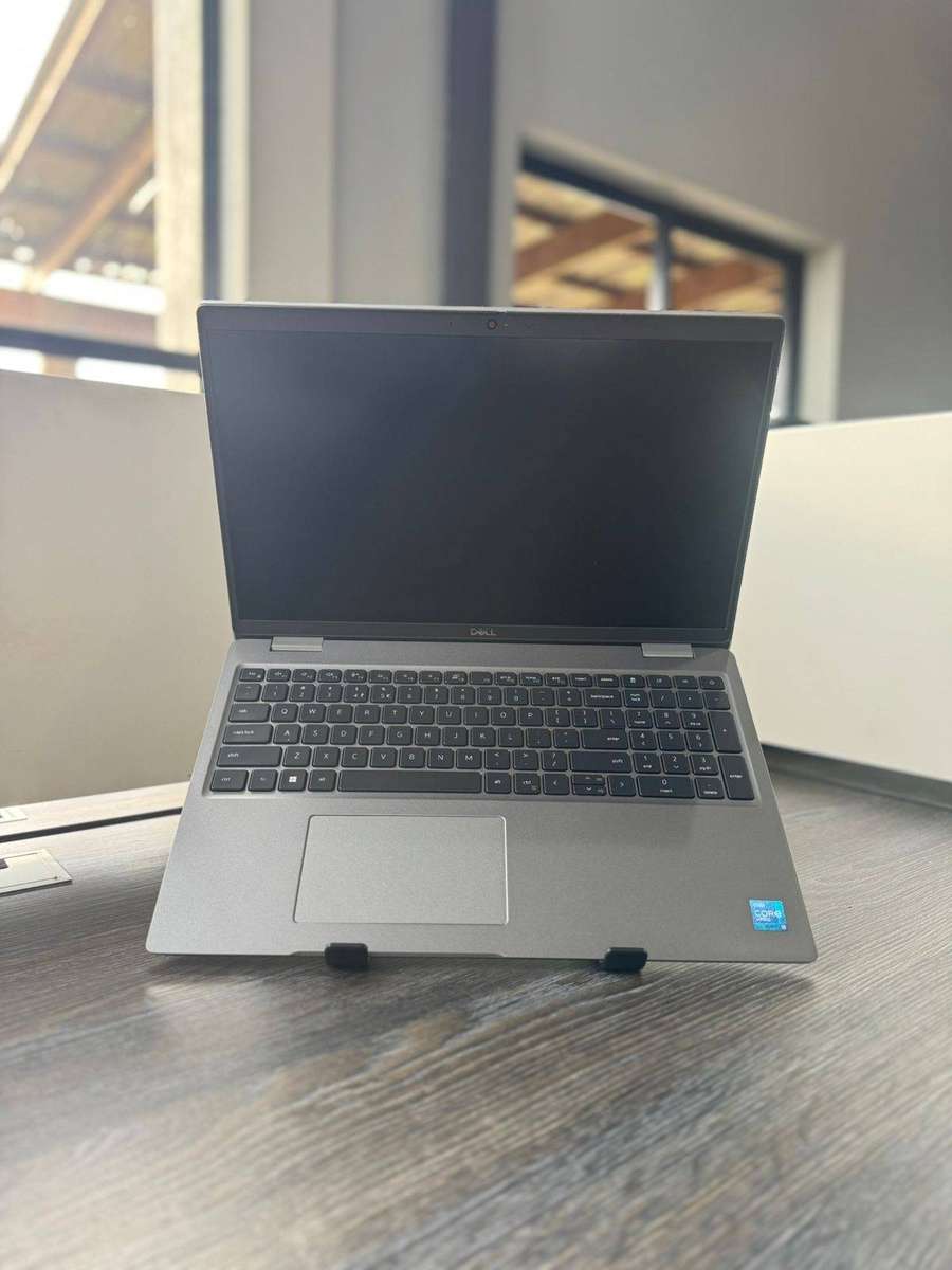 Dell Latitude 5520  11th Gen Intel Core i5-1145G7 processor with Intel Iris Xe Graphics