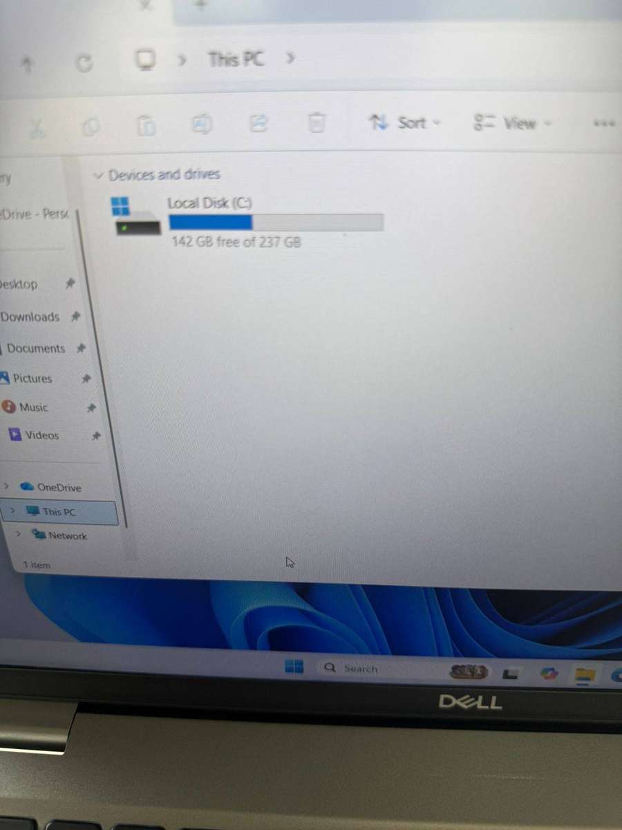 Dell Latitude 5520  11th Gen Intel Core i5-1145G7 processor with Intel Iris Xe Graphics